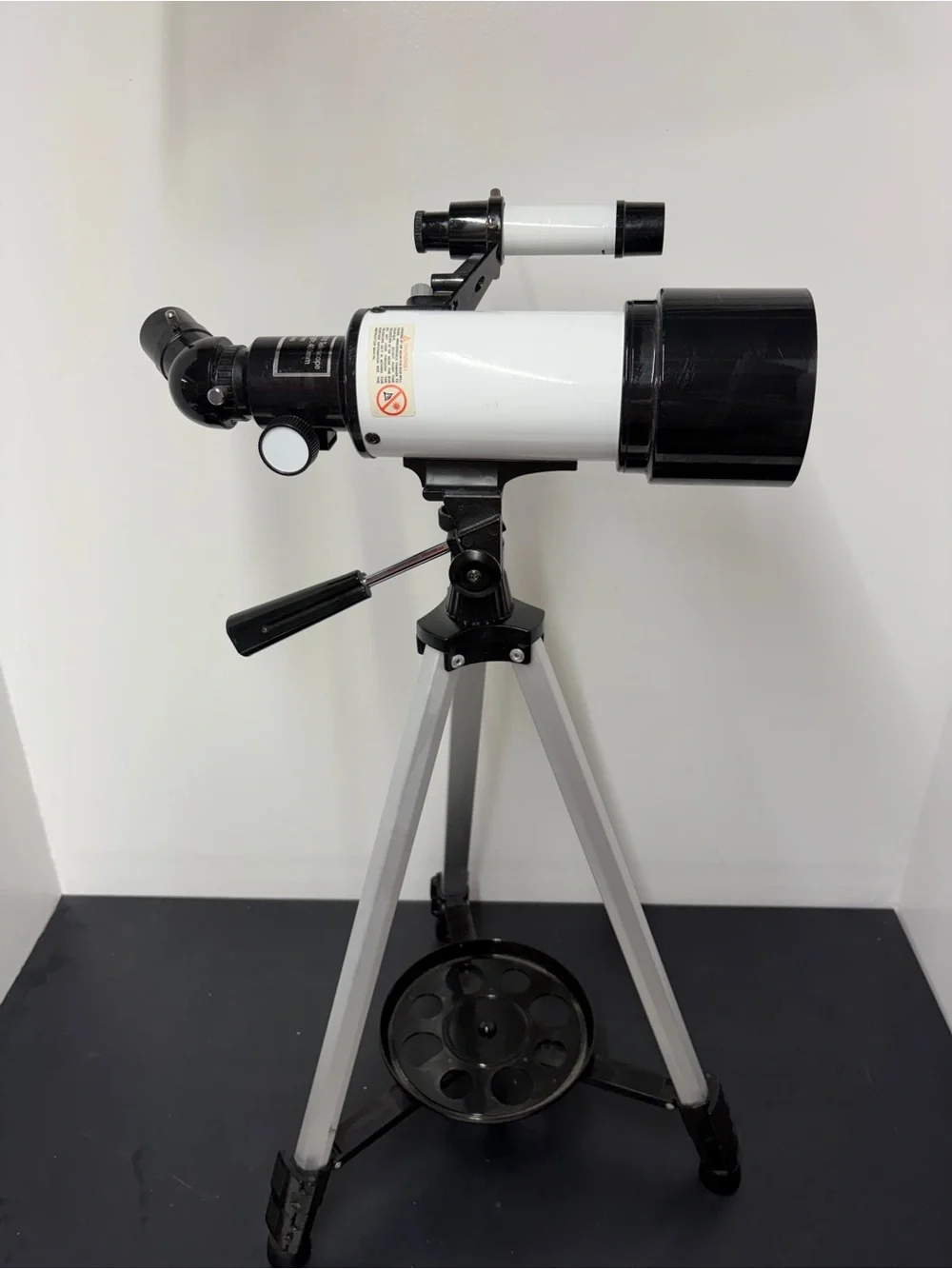 Telescope Model 40070, Focal Length 400mm, Diam 70mm, Coated Lens, Portable